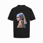balenciaga 巴黎世家 25Ss 人物肖像后背专辑印花短袖 Balenciaga Music Mina音乐合作系列黑色和白色复古平纹针织廓形T恤 此款T