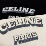 celine 赛琳 经典立体字母印花情侣款圆领短袖 穿上就是舒适自在 减龄又显瘦的存在 慵懒而随性 结合干净简单的色系就特别耐看 适合日常穿着 复古标识 显得格