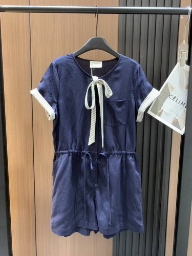mm62025新版连体裤 简约又时尚 撞色条纹系带 可自由调节与造型 甜美又灵动 腰部收腰设计 凸显腰线 塑造身材比例 两个色 Sml
