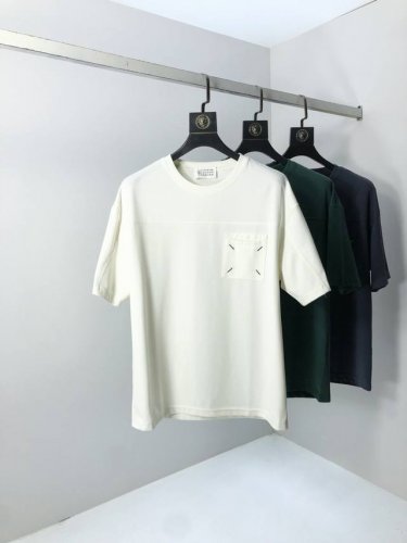 马吉拉。2025春夏新品时尚圆领短袖高级定制百搭款式！更有实用感 任何人都可以轻松驾驭 采用莫代尔氨纶面料制作，奢华经典品牌Logo设计，H非常显档次懂货的必须