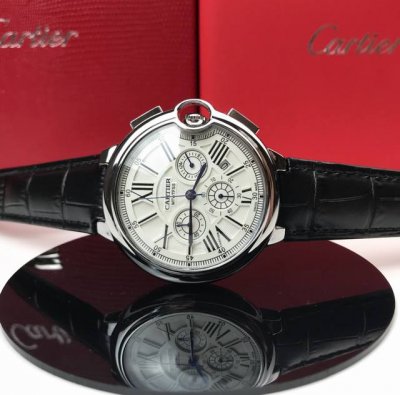 新品【 330】 Cartier 卡地亚蓝气球六针跑秒系列皮带男士伯爵手表 【全套包装】 精钢316L表带，蝴蝶表扣 ，顶级六针多功能石英机芯 矿物质强化玻璃
