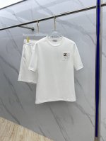 loewe*罗意威 春夏套装版型M-Xxxl 最新最顶级平纹黑色贴标刺绣套装，定制面料 顶级品质在售，一站式制作工艺，采用进口高端订制进口丝线手感一流！上身挺拔