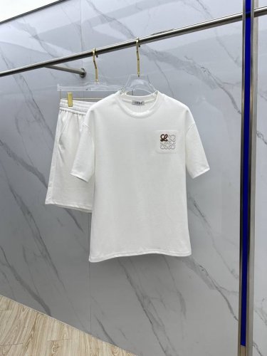 loewe*罗意威 春夏套装版型M-Xxxl 最新最顶级平纹黑色贴标刺绣套装，定制面料 顶级品质在售，一站式制作工艺，采用进口高端订制进口丝线手感一流！上身挺拔