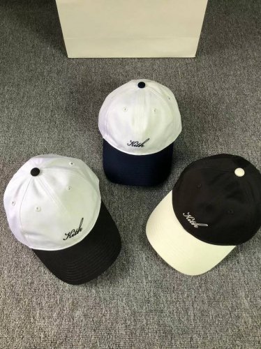 上新 Kith Script Logo Cap拼色刺绣弯檐棒球帽 材质：精梳棉 工艺：拼色 白拼黑、白拼蓝、黑拼白 三色P