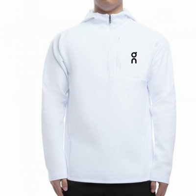 160 昂跑早秋半拉链机能连帽卫衣外套 ym户外采用优级面料 顺滑的触感 舒适透气 胸前采用拉链口袋设计 统一协调不显单调 连帽设计更加彰显青春活力 款式轻薄舒