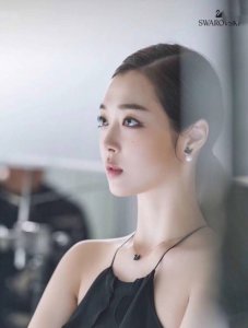Swarovski施华洛世奇天鹅项链锁骨链，专柜同步在售。专柜火爆款，黑天鹅和白天鹅，经典中的经典。每个女人都应该拥有一条施华洛世奇，这个系列之所以这么火，是因