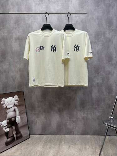 原版复刻 New Era Mlb纽约洋基队Logo印花休闲圆领T恤短袖男女同款情侣款 得物在售，原版定制240G面料，三标齐全，1:1版本 颜色：象牙白色 尺码