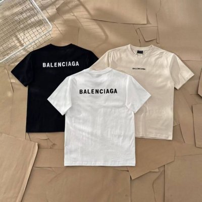 上新 Balenciaga 巴黎世家字母印花圆领短袖T恤 高版本首选 经典百搭款 全棉220克洗水面料 柔软舒适！品质超好！基础款主要就是品质货！经典款一直很受