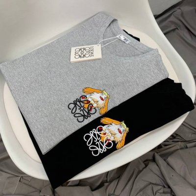 高品质 Loewe 罗意威2025联名嵌花刺绣男款圆领短袖 Loewe 高品质首选 男女同款 胸口重工刺绣 饱满立体 Ovetsixe版型 时尚街拍必备款！ 简
