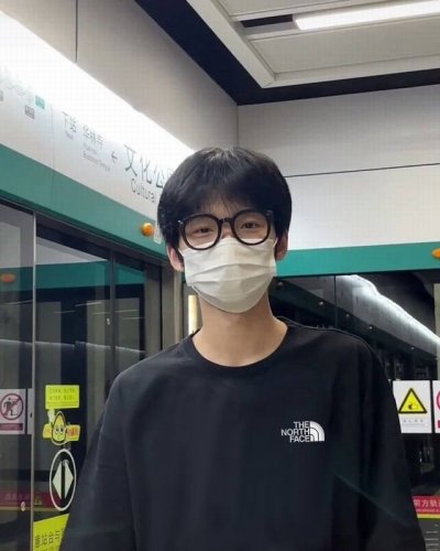 the North Face 北面 手绘系列独木海浪情侣短袖 商品参数 采用260克双砂面料 三针五线做工，领口包包边条 今年火爆的品牌 看到了就忍不住要自留一
