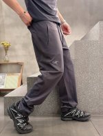 2025春夏款Arc'teryx始祖鸟 Gamma Lt 男子 鸟家户外运动休闲冲锋裤 专业研发的科技导湿速干面料， 面料在纺织过程中加入经纬状分布的“筋络”更