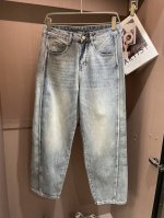 Lv 2025春夏新款！高端订制修身商务直筒牛仔裤 原版五金辅料 日常商务休闲都完全适用的款，上身效果超正，立体修身提臀，腿部线条完全得到彰显，含天丝特殊棉面料