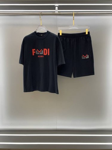 芬迪 Fend. 高端定制 2025春夏新款首发专柜最新款短袖短裤休闲潮男套装套装 重工凹凸图案设计 领子袖子做破洞设计 高端订制 设计前卫时尚！品牌Logo重