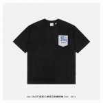 burberry 博柏利 25Ss Bt皮革口袋战马刺绣短袖 面料采用230克重精梳棉 定制32支1*1螺纹 成衣两遍水洗处理 面料舒适亲肤无异感 定制定染面料