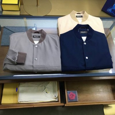 专柜新品 LP 新品 贸易公司渠道臻品，系出名门，秋冬新款Lo*o Pi*na男士商务休闲棒球领夹克外套.颇具意大利典型风格的时装，在面料选取和工艺方面都相当考