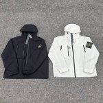 款号Fz200 Stone Island 石头岛工装勋章防风防水机能户外冲锋衣外套 实拍品质 放心入手 面料采用高品质科技图层防风防雨设计 防寒升级 高密度面料