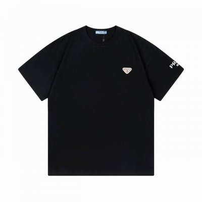 高版本 prada 普拉达 2025早春新款 定制310G双纱纯棉面料 定制金属三角章 手袖字母印花Logo 男女同款 短袖T恤 颜色：黑色 尺码：S-Xl