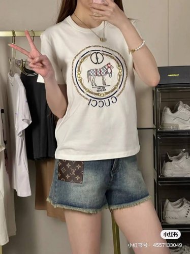 新款上新 高版本独家定制版本Gucci 古驰七彩刺绣互扣双G标马术刺绣男女情侣款全棉圆领短袖T恤 面料：定制原版260 克38只双纱全棉面料 经过预缩工艺 单件