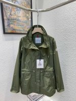 moncler蒙口家！专柜款！定制金属字母Logo五金连帽拉链风衣外套！质量超赞！黑色绿色！码数1 2 3，现货发！ 2码胸围106衣长72