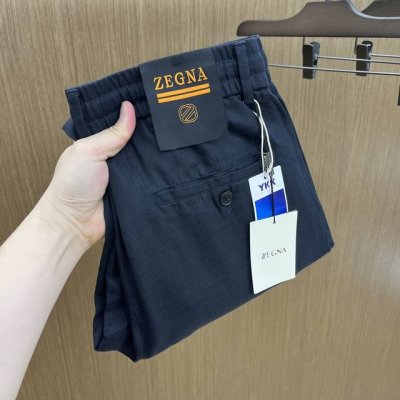 zz 2540Ss春夏新品，官网同步有售，男士高端商务休闲西裤，高端进口面料，带弹力，后面采用硅胶字母压胶，五搭配，即经典又时尚，合体裁缝，上身效果无约束感 ，