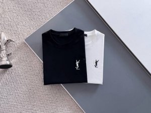 圣罗兰 2630Ss新款短袖T恤，定制进口原版丝光面料！经典Logo设计，简单大方得体 时尚不失个性 上身休闲随性 内搭单穿皆可 彰显大牌气质。尺码：M～3Xl
