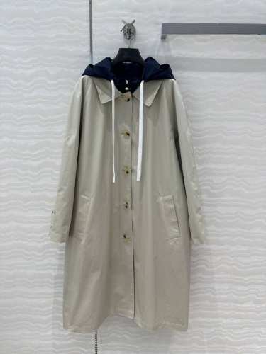 独家首发原单品质Miu系少女25早春秀场新品，两面可穿的冲锋衣夹克长风衣！时髦配色穿搭！记忆丝连帽冲锋衣结合廓形的翻领夹克风衣，可甜可盐的运动少女风！定制面料轻