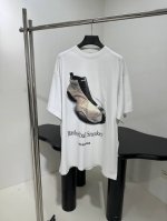 早春新品Basketball Sneaker廓形T恤 同源平纹针织面料 正面和背面饰以Basketball Sneaker艺术作品印花 成衣洗水做旧 男女同款