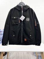 Loewe 官网同款，三标齐全，提前发售 2025Ss春季新款男士夹克外套，原单三标齐全高端版本 专柜定制面料 透气舒适度高，细节无可挑剔，品牌元素设计理念，体