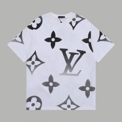 顶级版本 区别通货 款式：路易威登Lv满印渐变短袖 颜色：图片色 尺码：S-Xl 面料：300克双织纯棉 辅料：全套定制辅料 无性别区分 男女同款