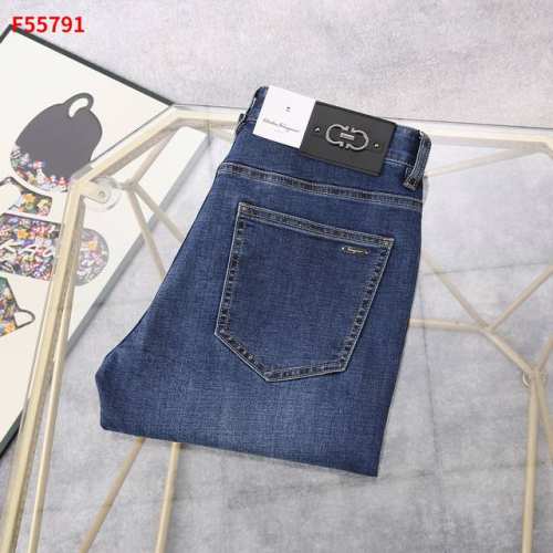 Ferragamo 款号：55791 Big Bull Jeans Size：30到42码