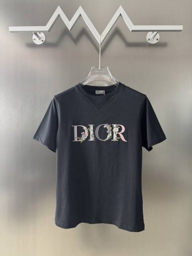 Dior 迪奥经典款渐变色花卉刺绣短袖T恤 刺绣采用16种不同颜色纱线织成，市面通货是刺绣后热转印花，且刺绣图案及其不对版，注意区分 尺码：S-Xxl