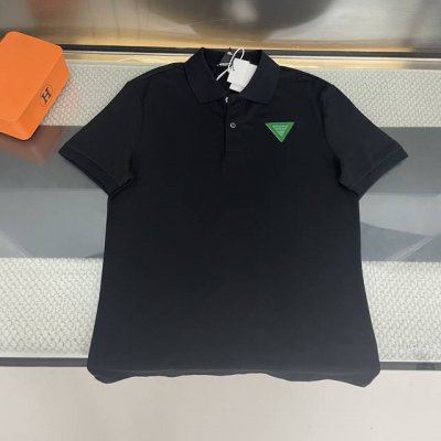 上新 顶级版本 最高品质 Bottega Veneta2025Ss新款翻领官网同款短袖T恤 原版面料高版本高品质 网红明星同款 设计师别出心裁地将经典Logo形