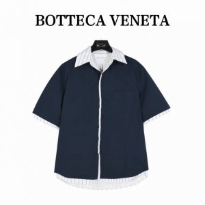 Bottega Veneta 葆蝶家 Bv 假两件短袖衬衫 真两件短袖衬衫 上身超级帅 内里面料是条纹的纯棉面料 比较薄非常的透气 外面也是定做定染的纯棉斜纹面