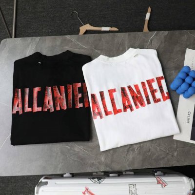 顶级复刻 高端定制 Balenciaga 巴黎世家 新款美工纸胶带图标拉浆印花做旧破坏圆领短袖T恤 颜色：黑色 白色 购入原版开模打造，全套定制辅料，细节决定成