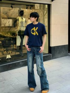 calvin Klein 25S新款上架.男女同款 原单品质.一直以City注明的品牌.非常奈斯 高级定制 G纯棉面料舒适柔软 透气性好 超级喜欢的款式推荐给各