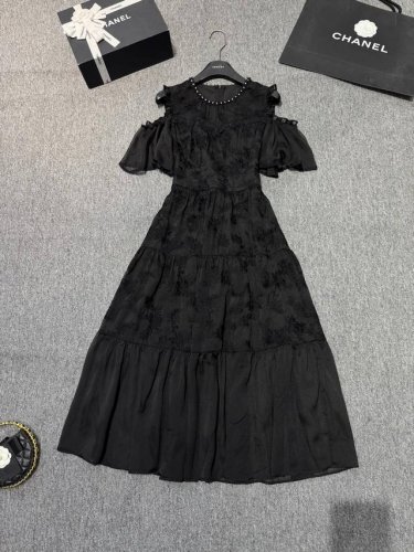 女人味甜美仙气连衣裙！ 夏天就要美美哒～重工绣花面料拼接露肩荷叶袖收腰显瘦A字荷叶裙摆气质连衣裙！米色｜黑色Smlxl
