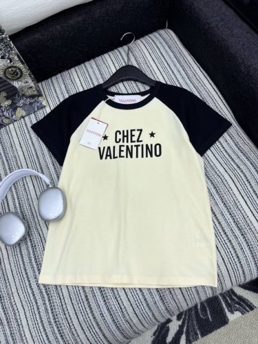 爆款现货 原单品质 Valentin*｜25新品印花短袖T恤 精致常规版型上身巨显瘦！ 定制最新印花 低调奢华！ 时髦精必备单品解锁所有穿搭！ 认准我家品质！经