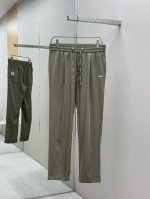 loewe 25Ss新款男士天丝长裤 顶级面料 最新款上身版型无敌正！ 绝对可以闭眼入的款 简约刺绣Logo 低调老钱风 此款裤子非常百搭，弹力腰围,日常上班