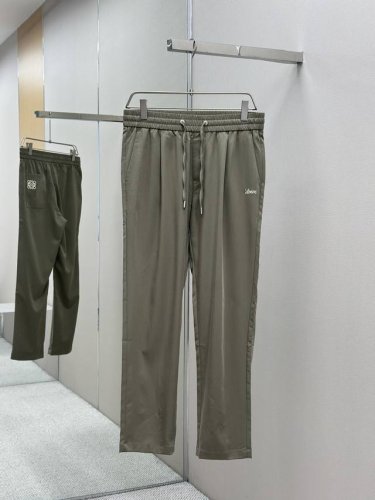 loewe 25Ss新款男士天丝长裤 顶级面料 最新款上身版型无敌正！ 绝对可以闭眼入的款 简约刺绣Logo 低调老钱风 此款裤子非常百搭，弹力腰围,日常上班