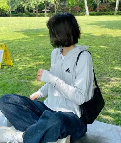 高端阿迪达斯Adidas基础款百搭宽松情侣款防晒服 无感上身上轻入羽毛！ 采用德国技术编织混织面料 防晒 100%防紫外线，有效保护身体每一寸肌肤！手感柔软顺滑