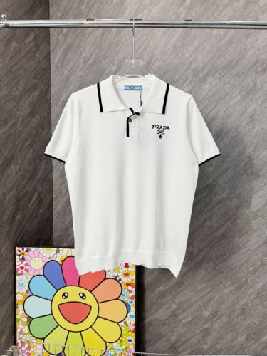 普拉达刺绣小标翻领Polo针织短袖 Prada 官网Zp同步新款针织 面料采用380克毛织材料是 定织定染原版同色螺纹 进口机器饱满经典小标刺绣 内里包边包条做