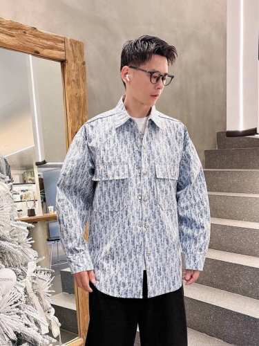 一套 迪奥Dior色织带竹节图案印花宽松版型水洗牛仔布衬衫小外套，面料采用定制定染超高的水洗扎染工艺，做工复杂，非常优质的面料！水洗之后上身柔软舒适，极其细腻