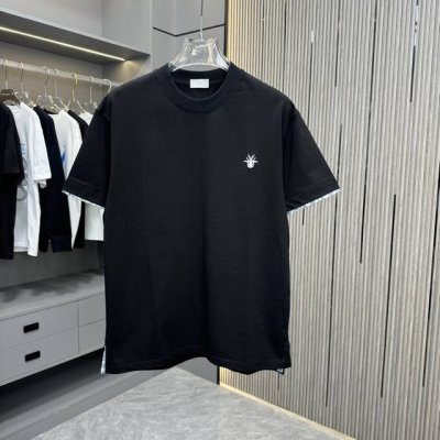 Cd 迪奥 25Fw春夏新款圆领T恤 采用重磅320G双纱精梳棉材质 上身立体感强 采用重磅洗水工艺搭配立体绣花下摆开叉袖子拼接 洗涤方式：面料仅限干洗或洗衣袋