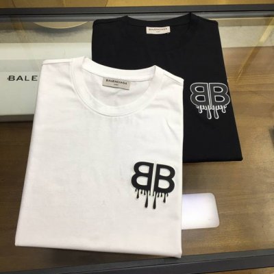 新品 Blca... 2025新季专柜新品 休闲短袖T恤，顶级贸易公司货，重磅高端尖品，品牌原产 品相完美一流！工艺Logo设计感超强的一款单品，将时装美学发挥