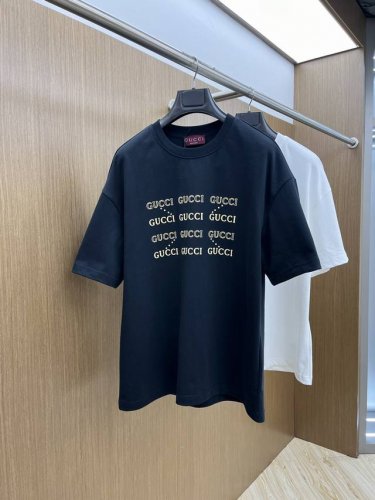 Guc Ss夏装新品 专柜在售 最新系列图案Logo短袖T恤 必须人手一件的节奏！ 进口顶极精梳棉面料，极为亲肤舒适 摸上去非常的细腻，质感很好，完美体现立体感