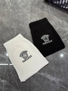 versac*E 美杜莎25Ss夏季新款五分短裤 爆款推荐 完美Versace搭配美度莎图形立体植绒设计 后口袋刺绣工艺.完美的丰富大家的视觉感 时尚又好看 常
