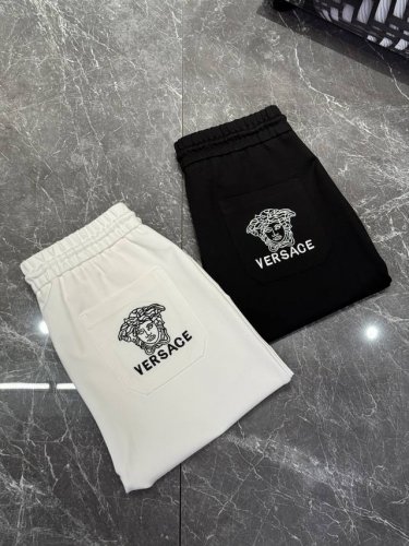 versac*E 美杜莎25Ss夏季新款五分短裤 爆款推荐 完美Versace搭配美度莎图形立体植绒设计 后口袋刺绣工艺.完美的丰富大家的视觉感 时尚又好看 常