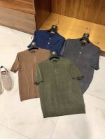 兄弟你来了！含亚麻纤维强捻Ab纱系列魅力减龄复古时尚亨利领设计短袖T恤 兄弟速来！解锁今夏复古潮搭密码。 兄弟们，衣柜里总缺一件能撑住场子的T恤？今天这款亚麻纤