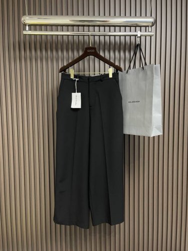 Acne Studio 廓形直筒休闲西裤，直筒廓形西裤 ！面料采用30精仿羊毛＋人棉＋氨纶混纺，可机洗不起球，三标全部订做，拉链用的奢侈品代工御用品牌Lampo