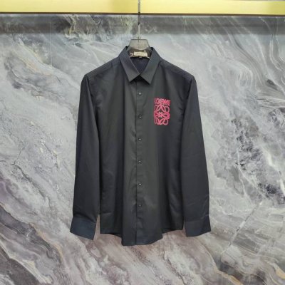 loewe 罗意威 2025Ss新款长袖 衬衫 衬衣，高端版本！专柜定制面料 透气舒适度高，细节无可挑剔，品牌元素设计理念，体现高品质。手感细腻柔软！呈现休闲裁